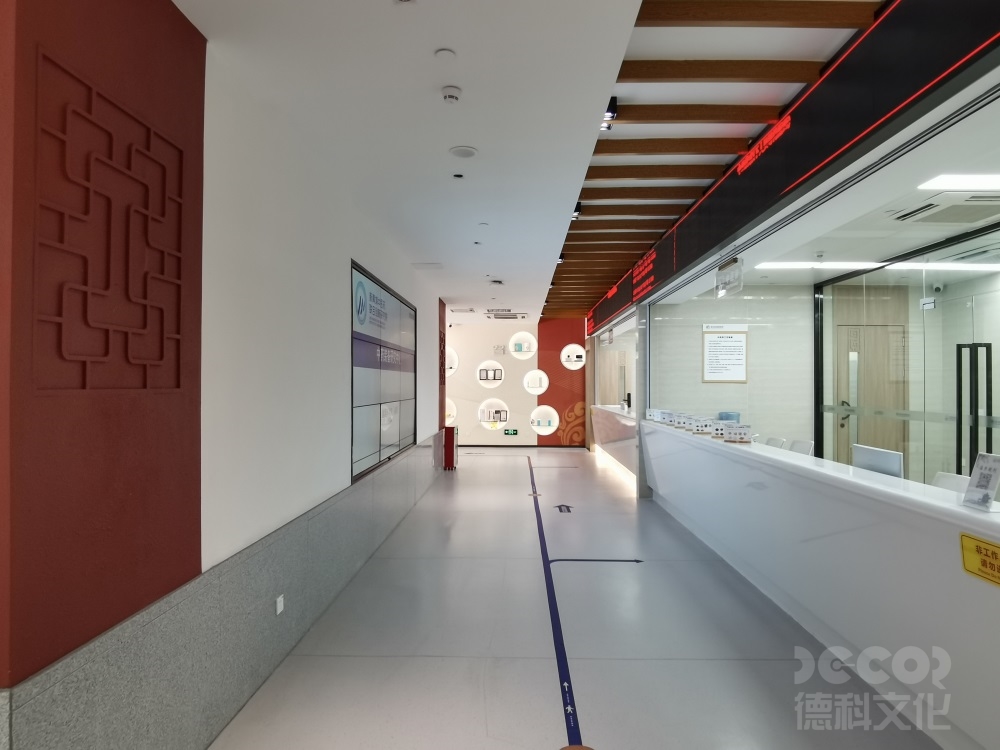 展館設(shè)計(jì)公司如何應(yīng)對(duì)展館中的安全規(guī)范和風(fēng)險(xiǎn)管理？