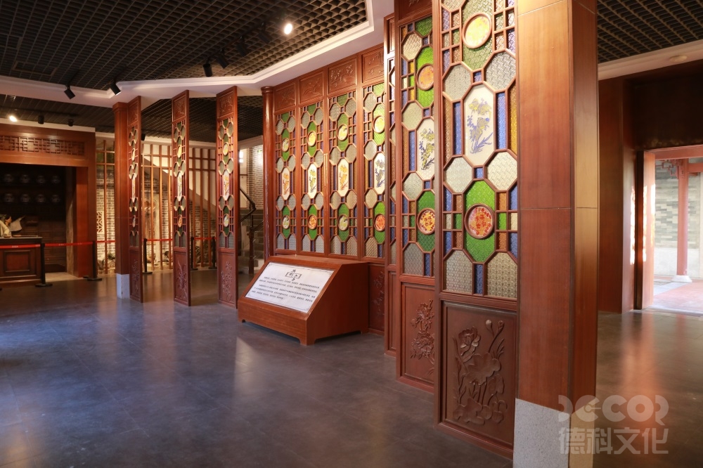 園藝展館設(shè)計中如何運用多媒體和科技元素來增強展示效果？
