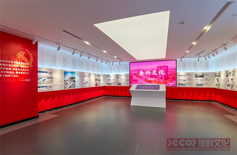 紅色展廳設(shè)計(jì)如何將地方特色與黨建主題機(jī)結(jié)合？